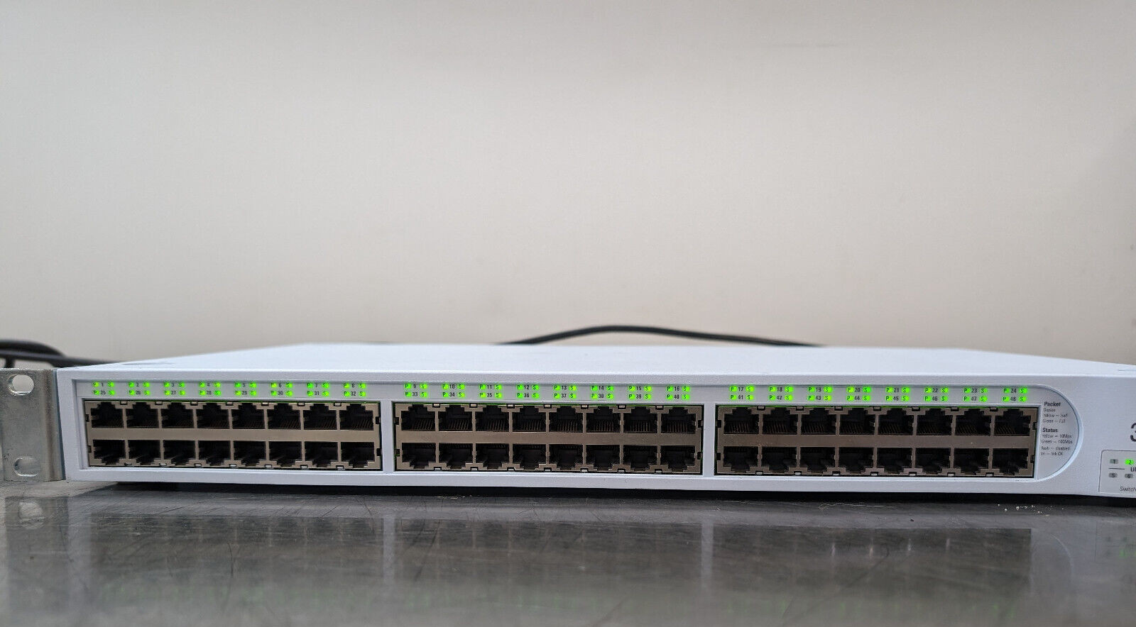 3Com 3C17204 SuperStack 3 Switch, 4400 Ethernet Switch, 48-Ports, 10/100Mbps