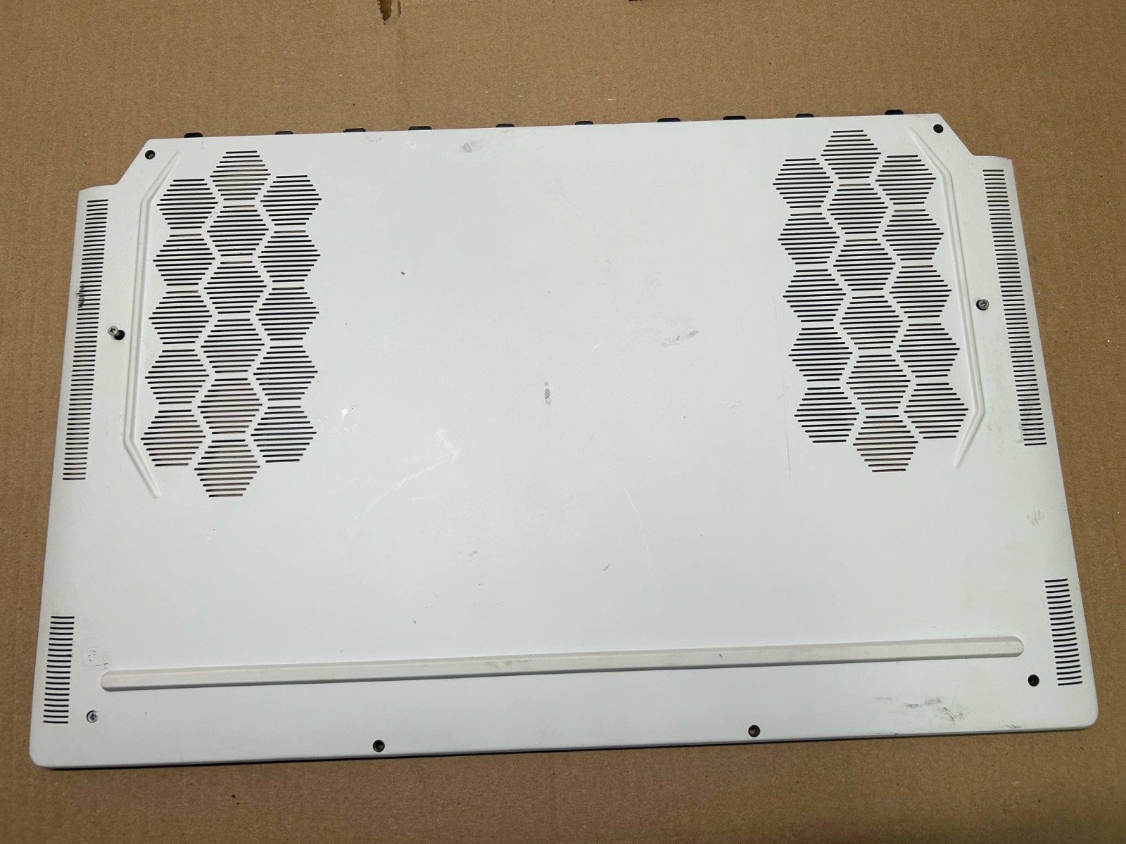 Original Dell ALIENWARE x17 R1 X17 R2 White Case Back Cover Bottom Case 94D11