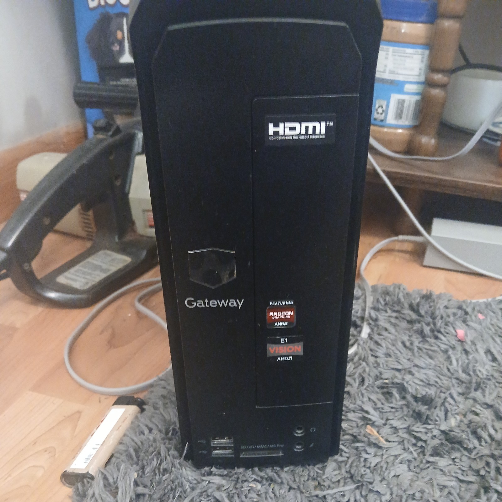 Gateway SX2110-UR318  WINDOWS 8 Desktop PC 