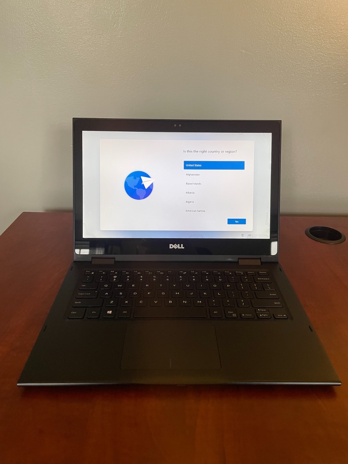 Dell Latitude 3390 13.3'' (120GB SSD Intel Core i3-8350U 1.7GHz 8GB) 2-In-1