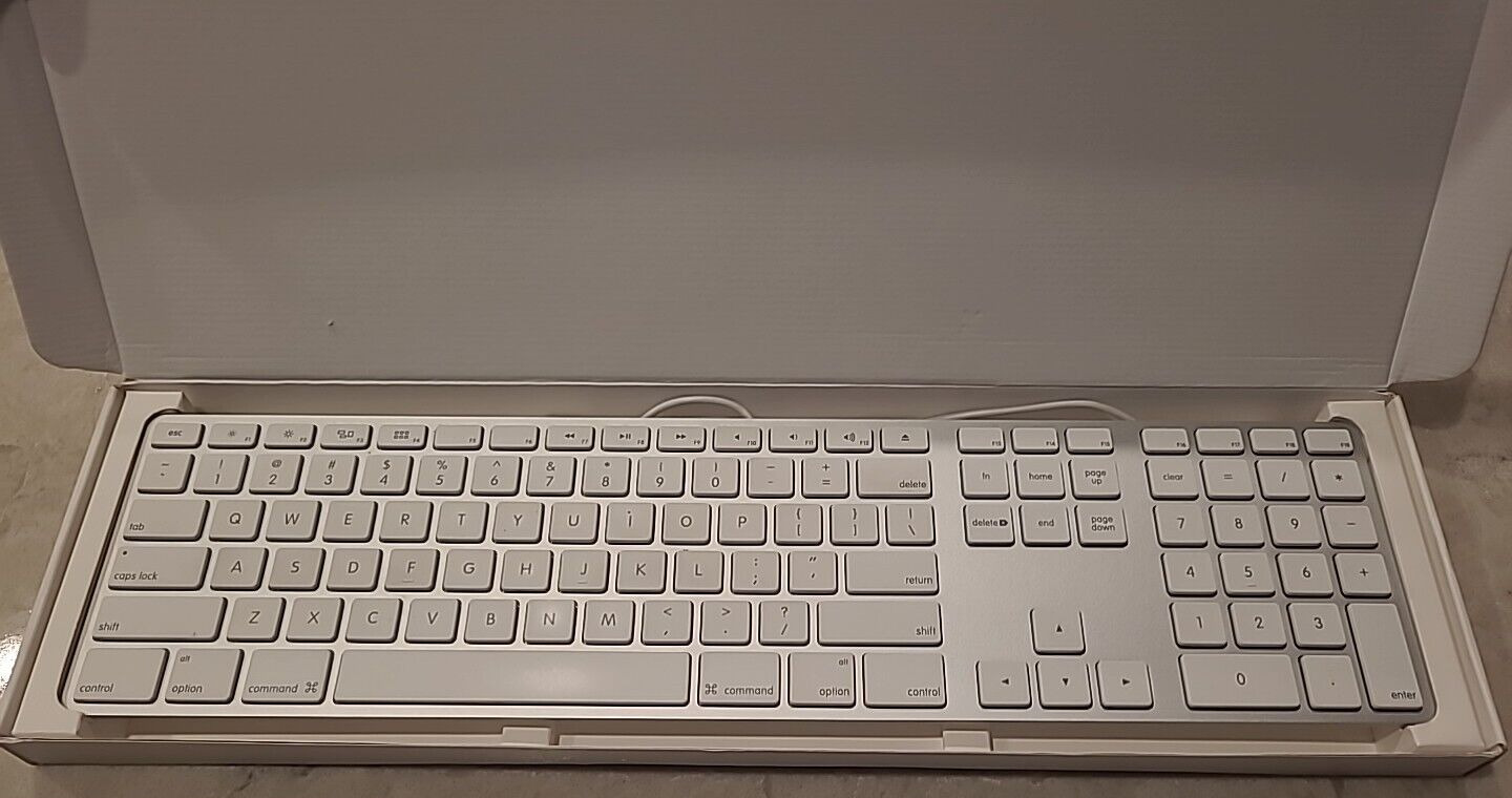 Apple Wired USB Keyboard with Numeric Keypad MB110LL/B MB110LL  Model A1243