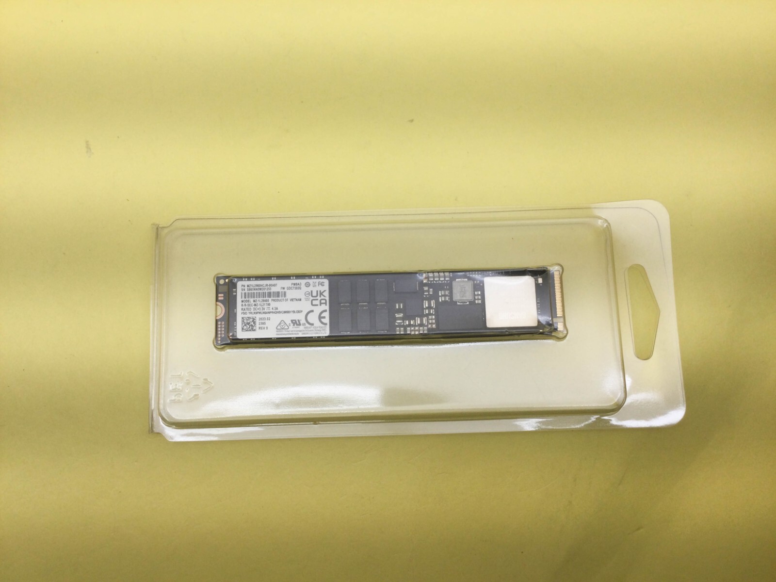 Samsung PM9A3 960GB NVMe PCIe Gen4 x4 M.2 22110 SSD MZ-1L29600 New