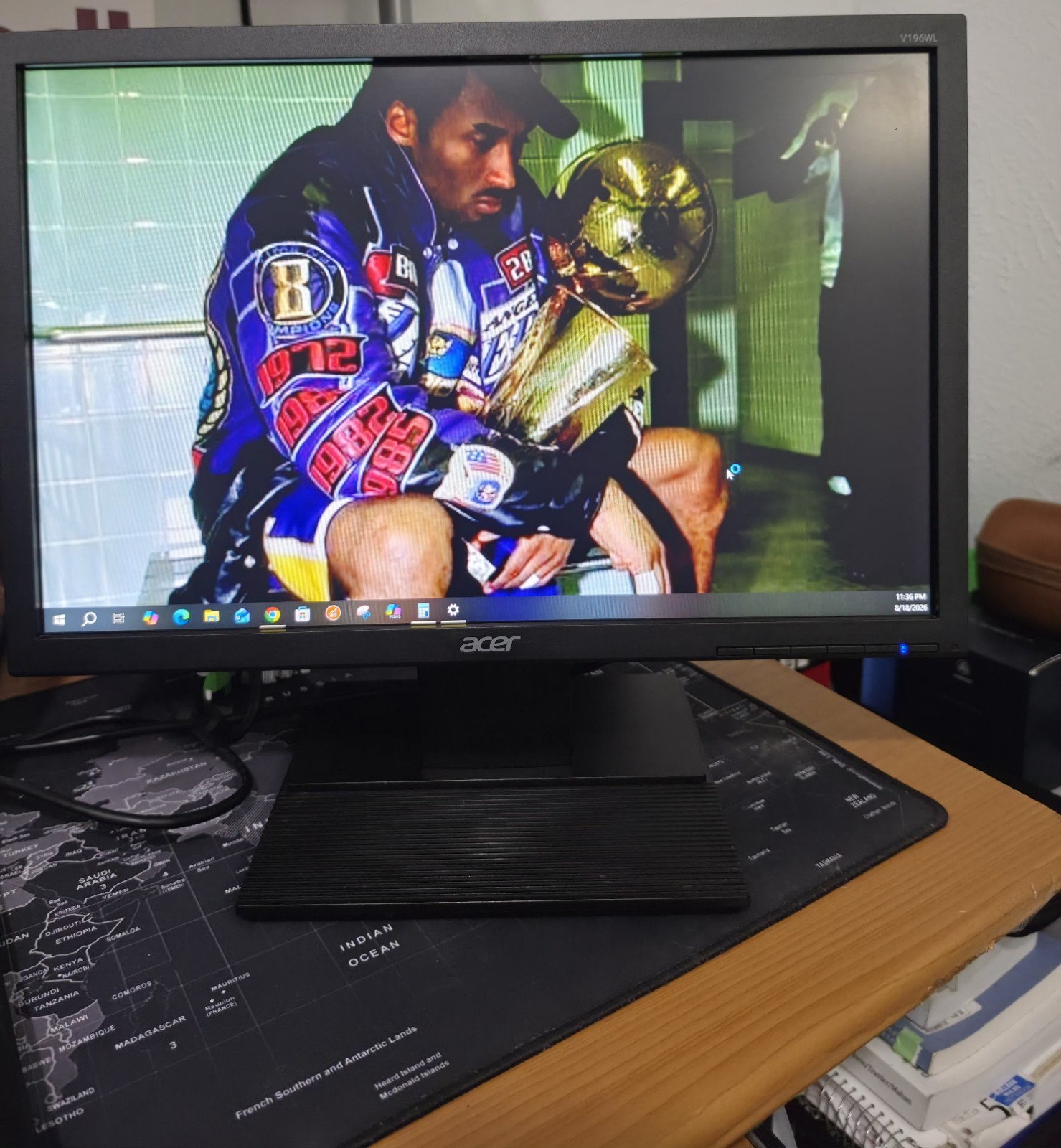 Acer V196WL LED LCD Monitor - Great Condition - Great Deal