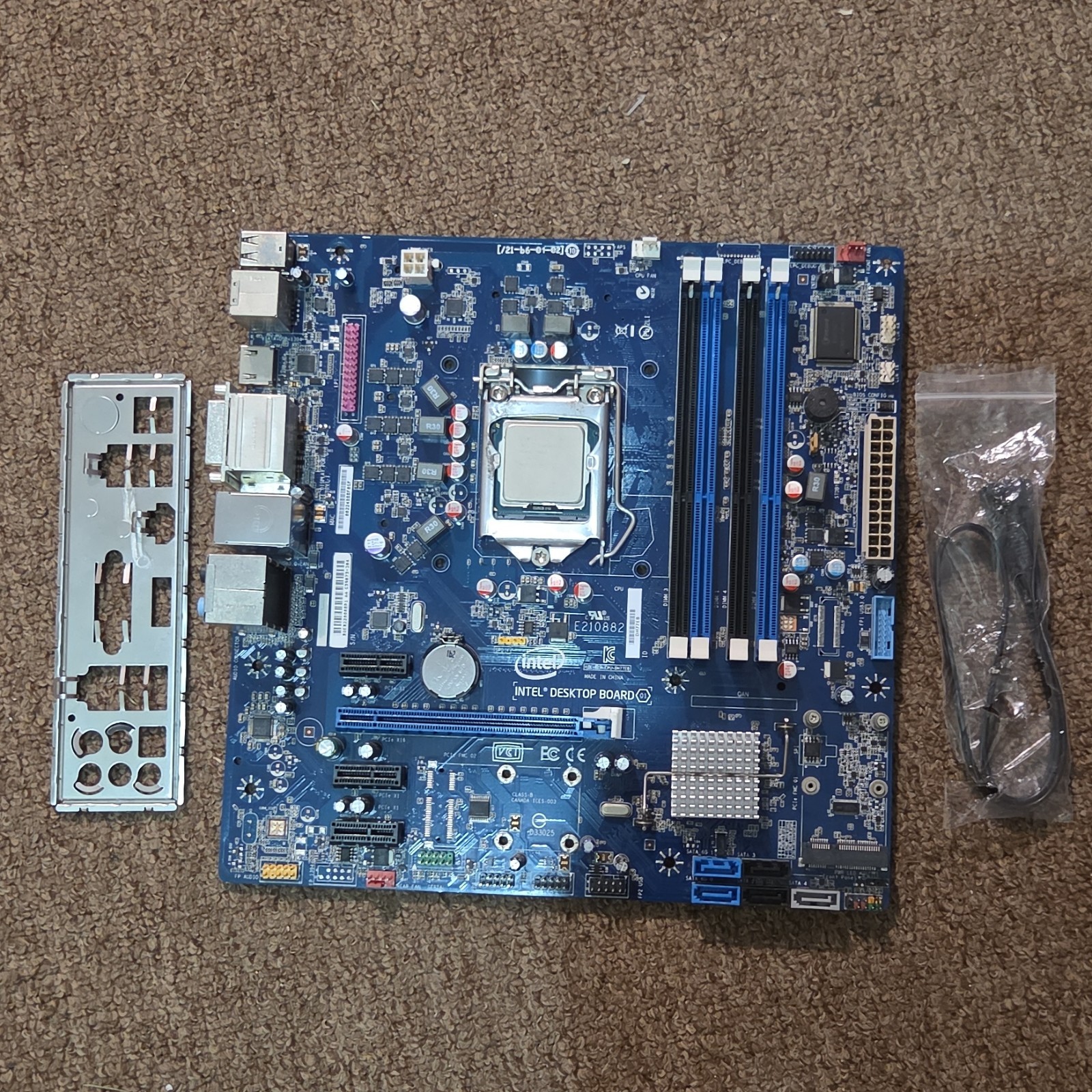 Intel DH77EB Desktop Board Core 1270v2,  IO Shield, Sata cable 
