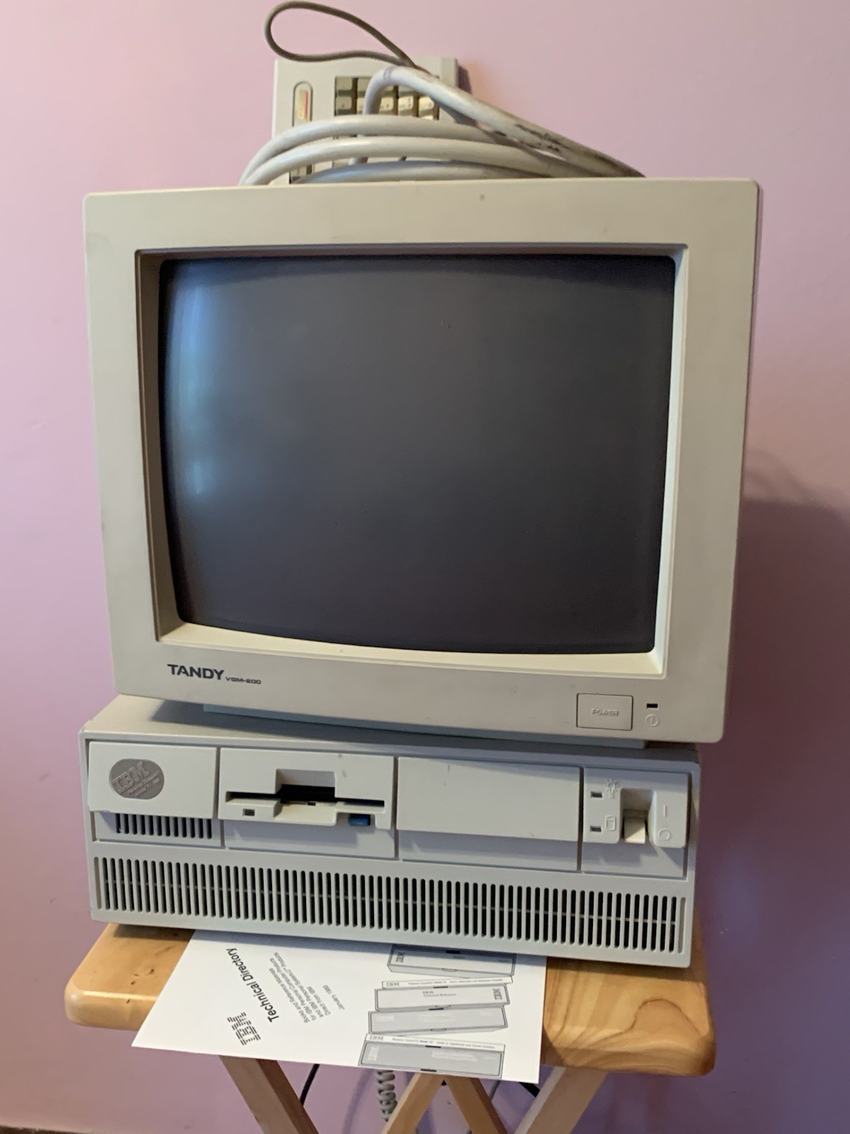 Tandy VGM-200 Vintage Desktop Video Graphics Monitor System, Vintage computer 