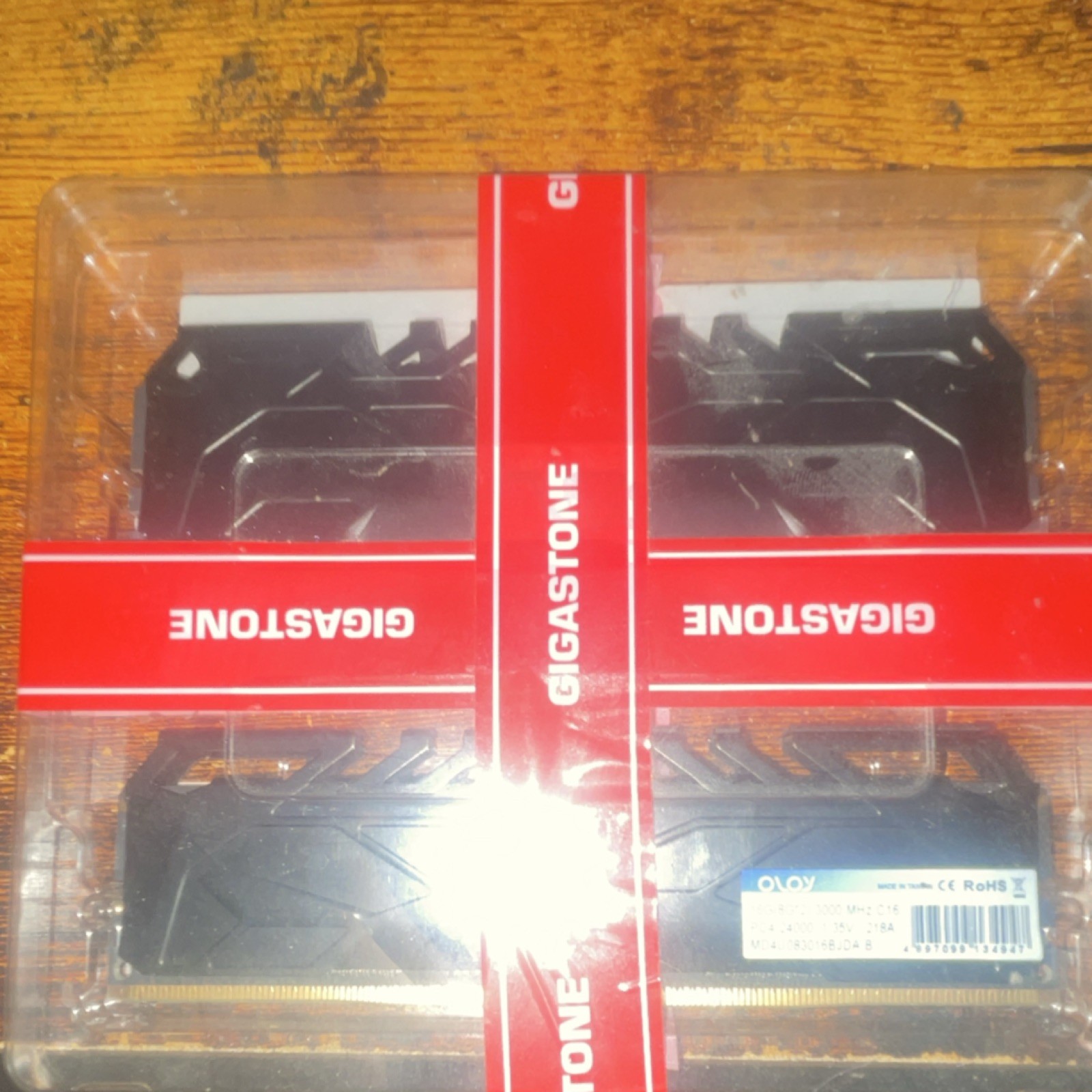 OLOy DDR4 RAM 16GB (2x8GB) 3000MHz DIMM PC4-24000 288-Pin