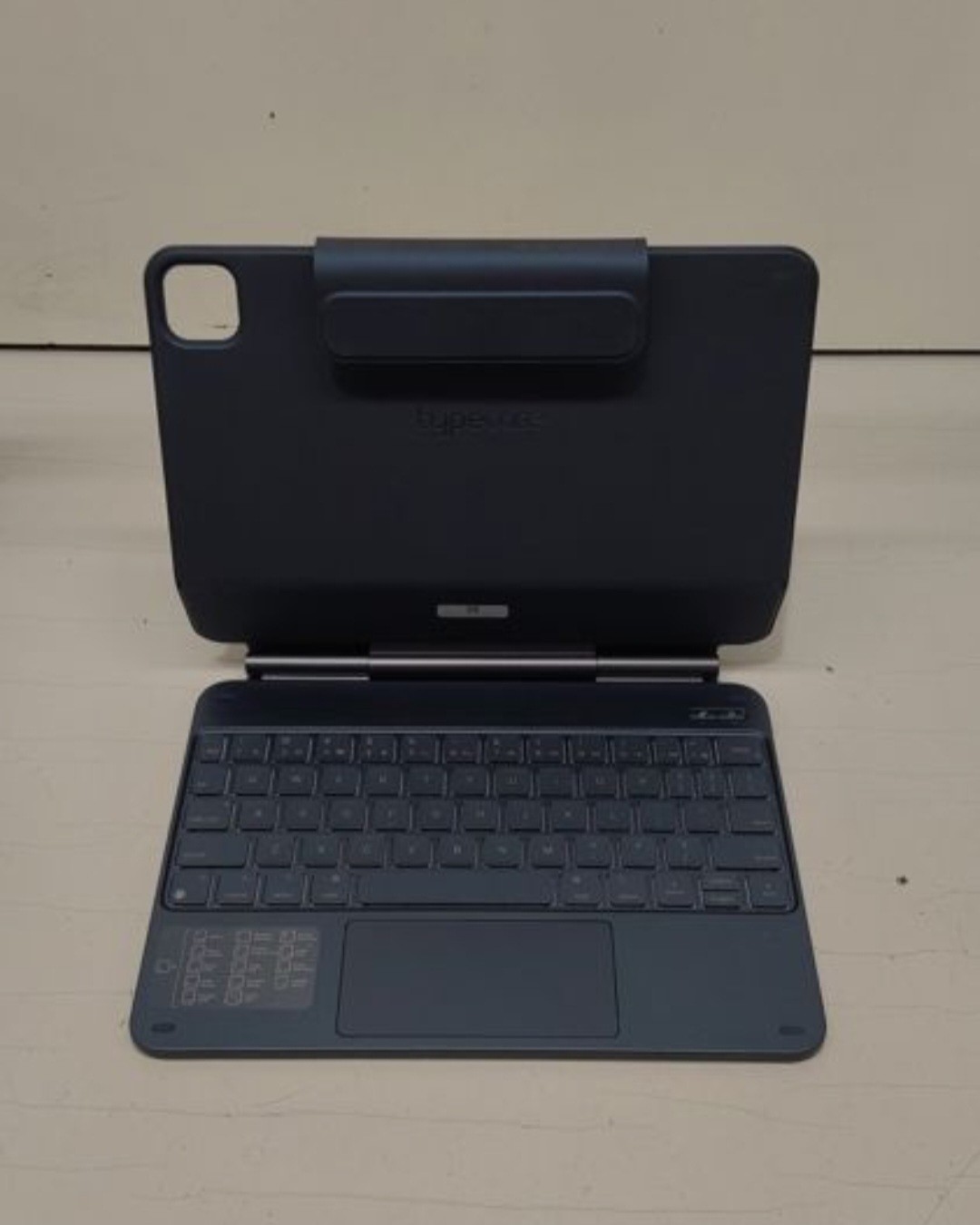 typecase Edge Magic-Style Magnetic Keyboard Case for iPad Air 13/Pro 12.9