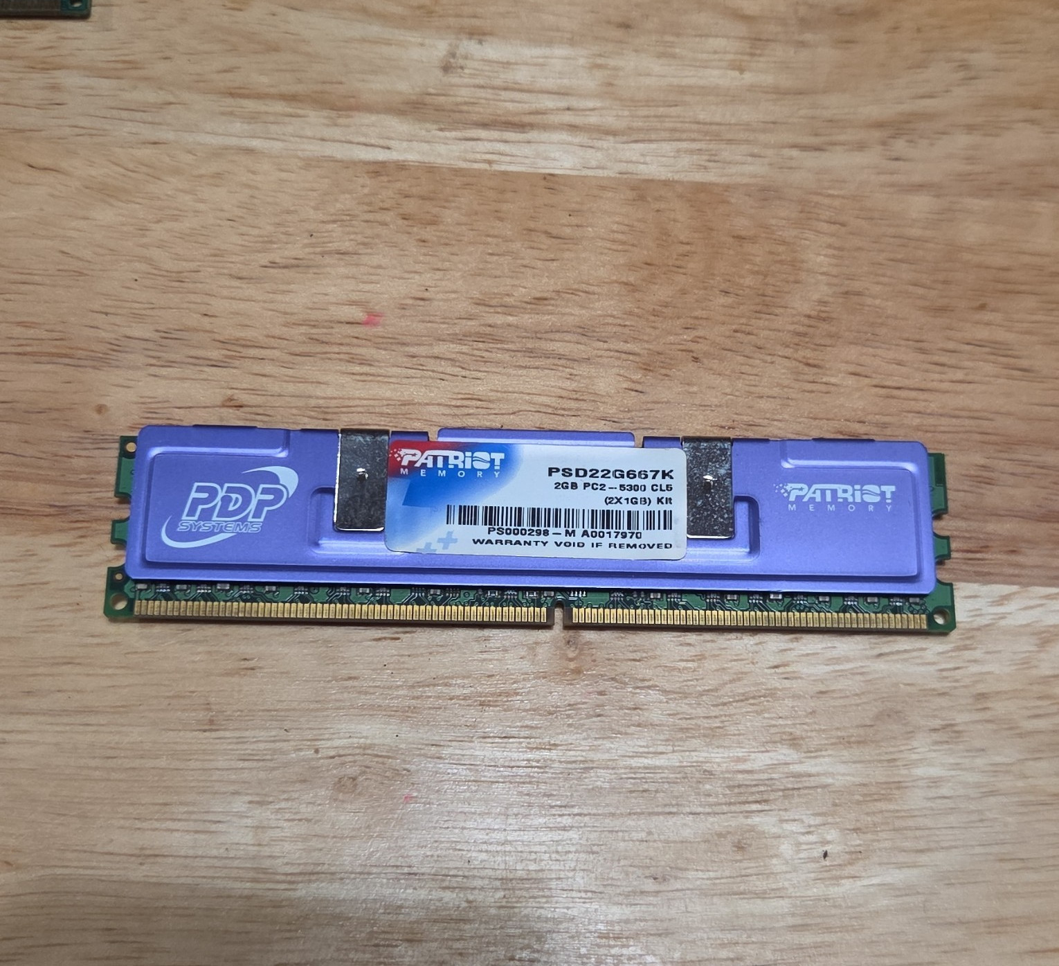 Patriot Memory 2GB (2x1GB) DDR2-667 PC2-5300 CL5 240-Pin DIMM PSD22G667K