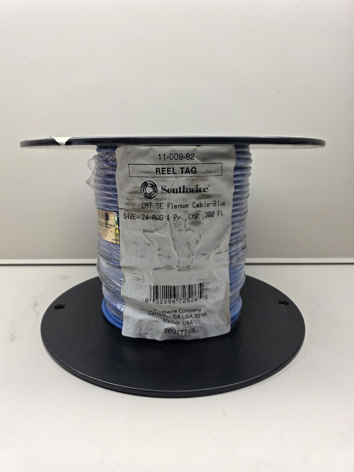 (1) NEW Southwire 300 ft. Blue 24/4 Solid CU CAT5e CMP (Plenum) Data Cable