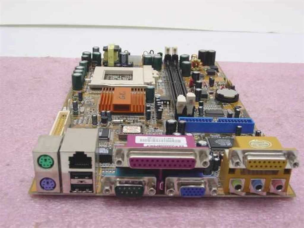 PC Chips 528YE11 Socket PGA370 Motherboard PC133 GFXcel Integrated Graphics