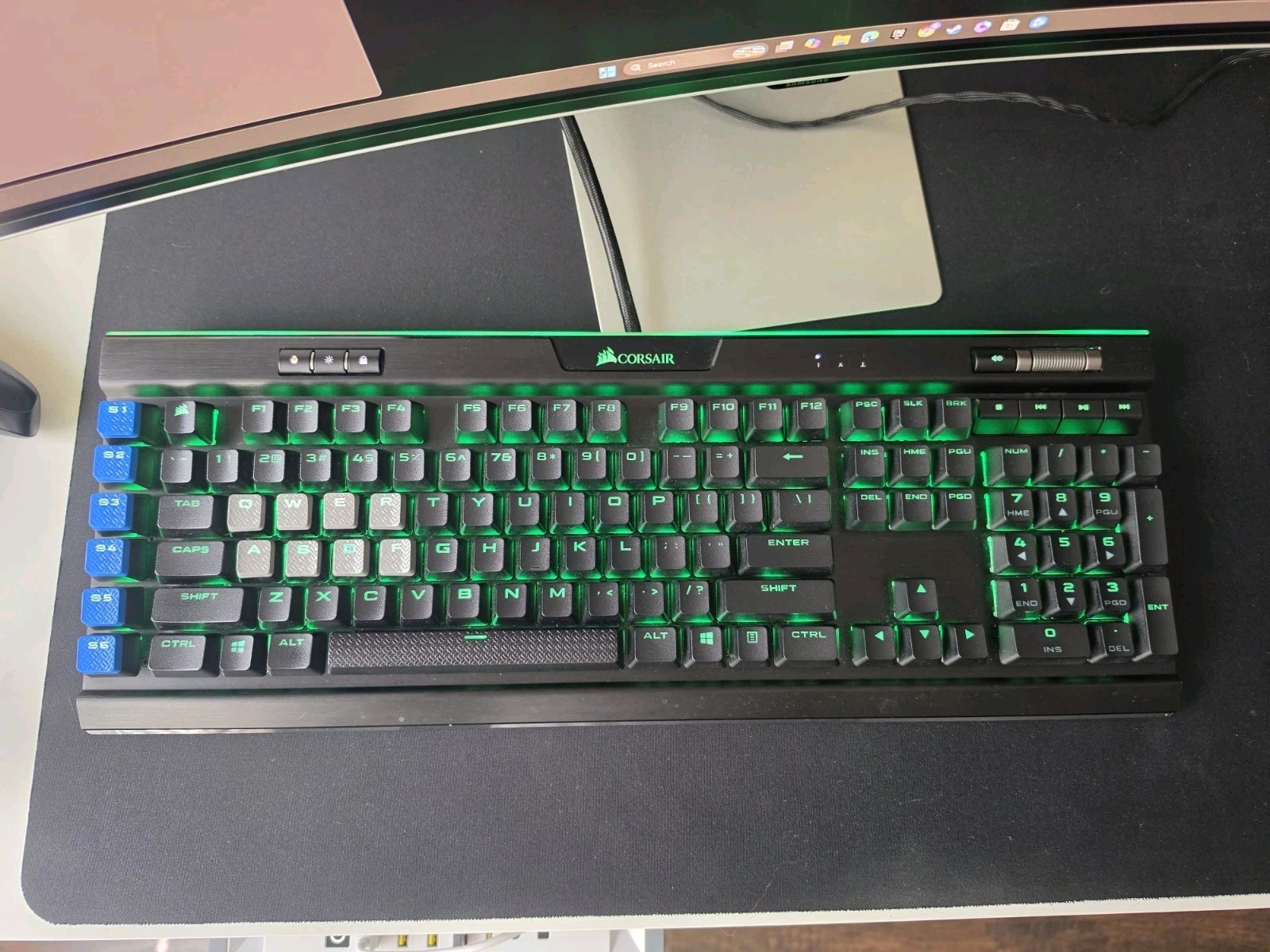 Corsair K95 RGB Platinum XT Mechanical Gaming Keyboard USB Wired