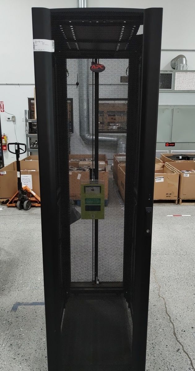 SCHNEIDER ELECTRIC APC ar3105 on2117110326 NetShelter SX Enclosure Rack Cabinet