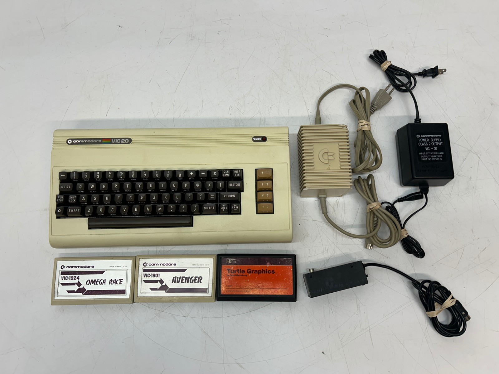 Vtg Commodore VIC-20 Personal Computer System W/ Cords As Is