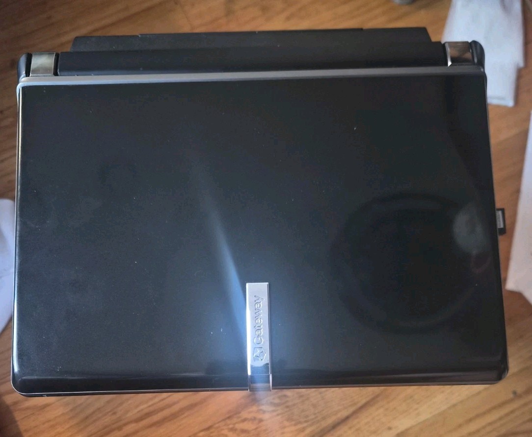Vintage Gateway LT2016U Netbook  12" Windows HP Home Edition Mfg 0910 PARTS ONLY