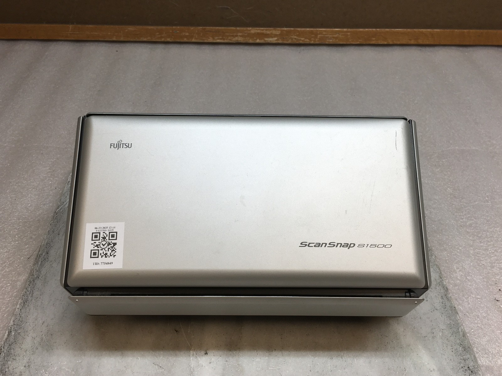 Fujitsu Scan Snap S1500 Monochrome Scanner Supports PDF JPEG Can Scan IDS Photos