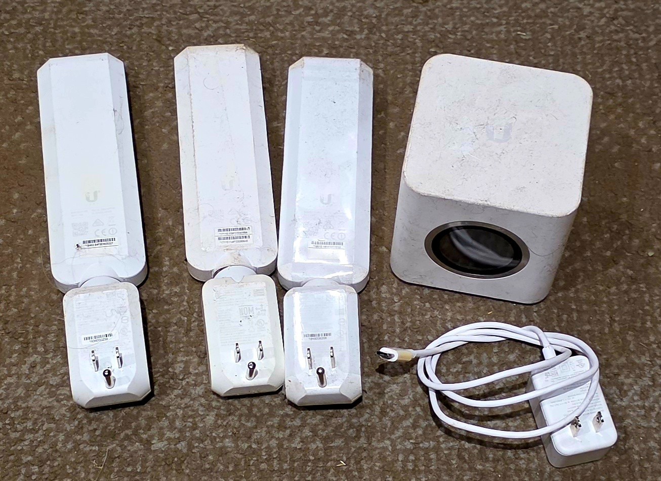 AmpliFi HD WiFi System Ubiquiti Labs Router with 3 Mesh Points 4Gbps Wireless