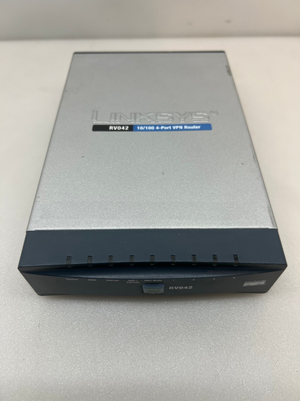 Linksys RV042 V1.2 4-Port VPN Router with 