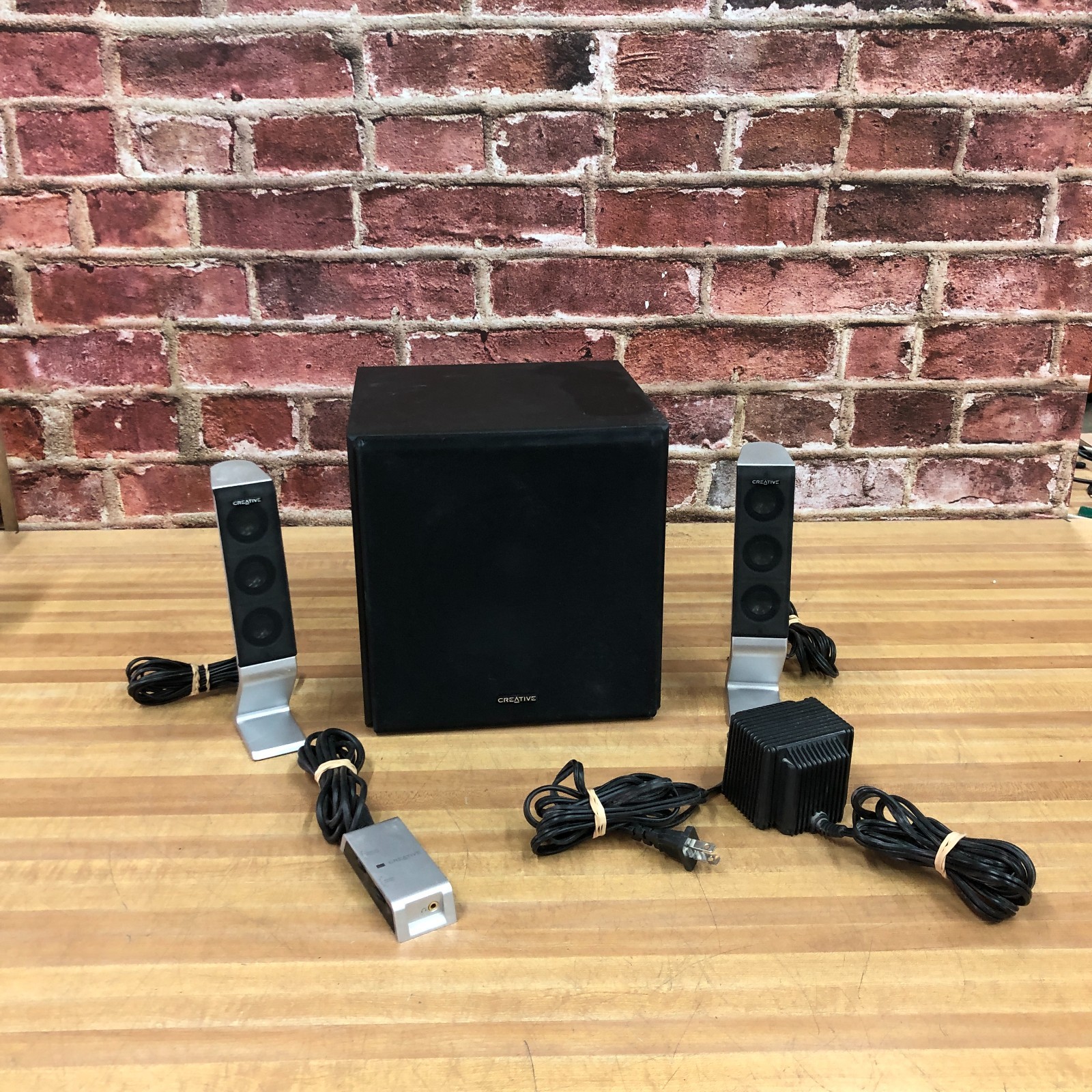 Creative Labs I-Trigue 2.1 3300 Speaker System with Subwoofer - Very Good Sound