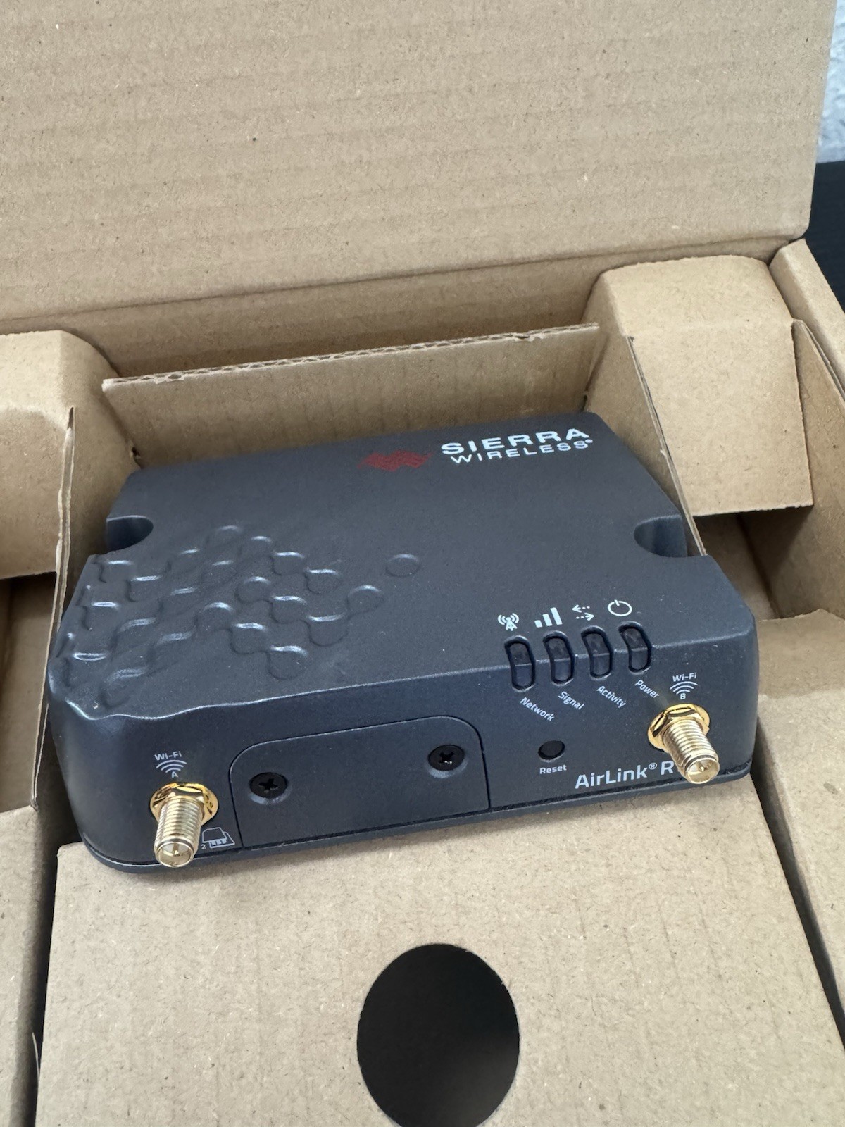 Sierra Wireless AirLink RV55, NA, Rugged LTE-A Pro Router, Wi-Fi, Adapter