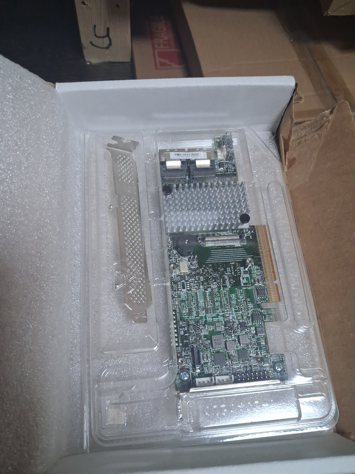LSI Logic LSI00295 MegaRAID 9266-8i 8Port Internal 1GB SATA/SAS Controller Card