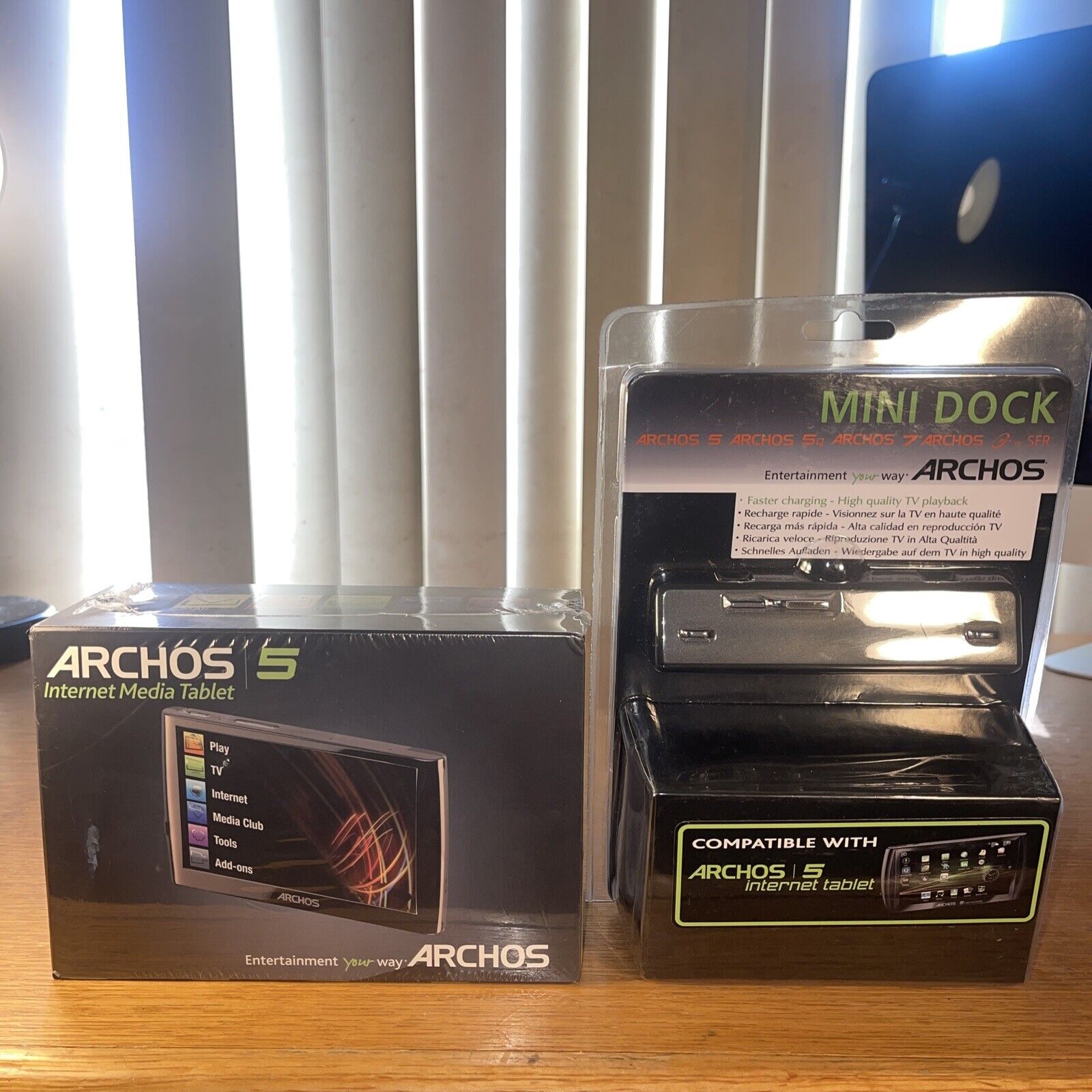 Archos 5 250 GB Internet Media Tablet - Wi-Fi 4.8in Black & New Mini Dock Sealed