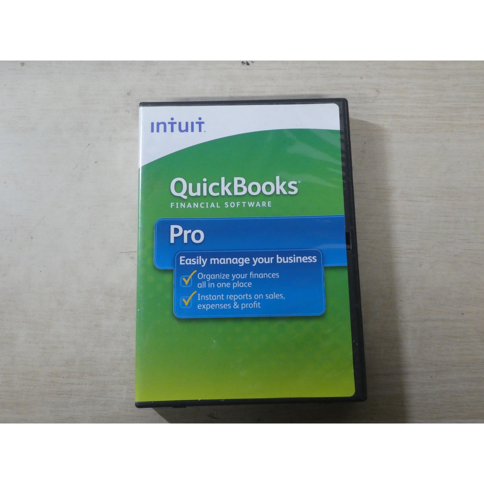 Intuit QuickBooks Pro 2010 Financial Software Windows CD-ROM with License