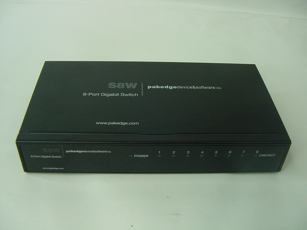 PAKEDGE 8 PORT GIGABIT SWITCH S8W-01 - NO POWER CORD INCLUDED