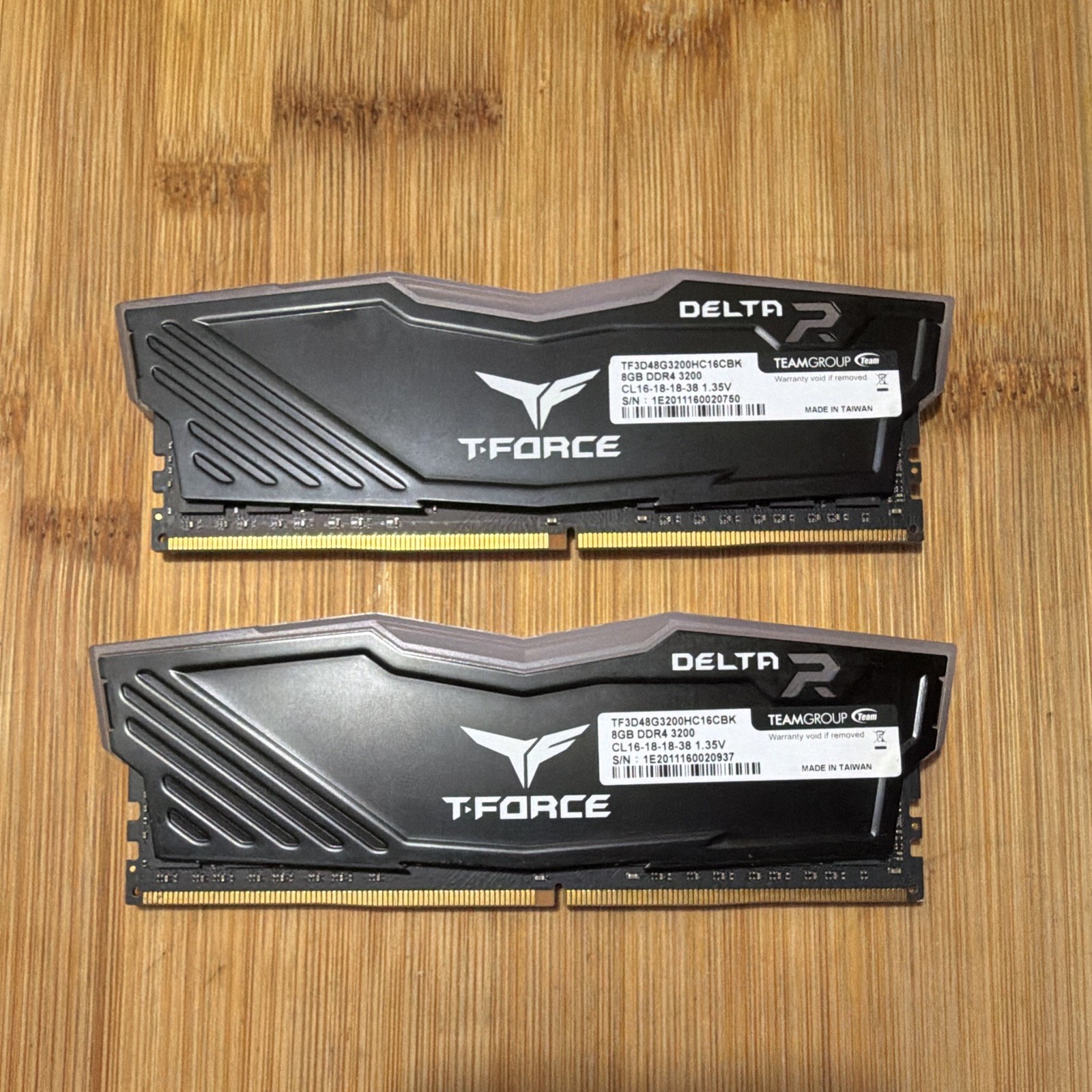 TEAMGROUP T-Force Delta R 16GB (2x8GB) DDR4-3200 PC4-25600 DIMM Non-ECC