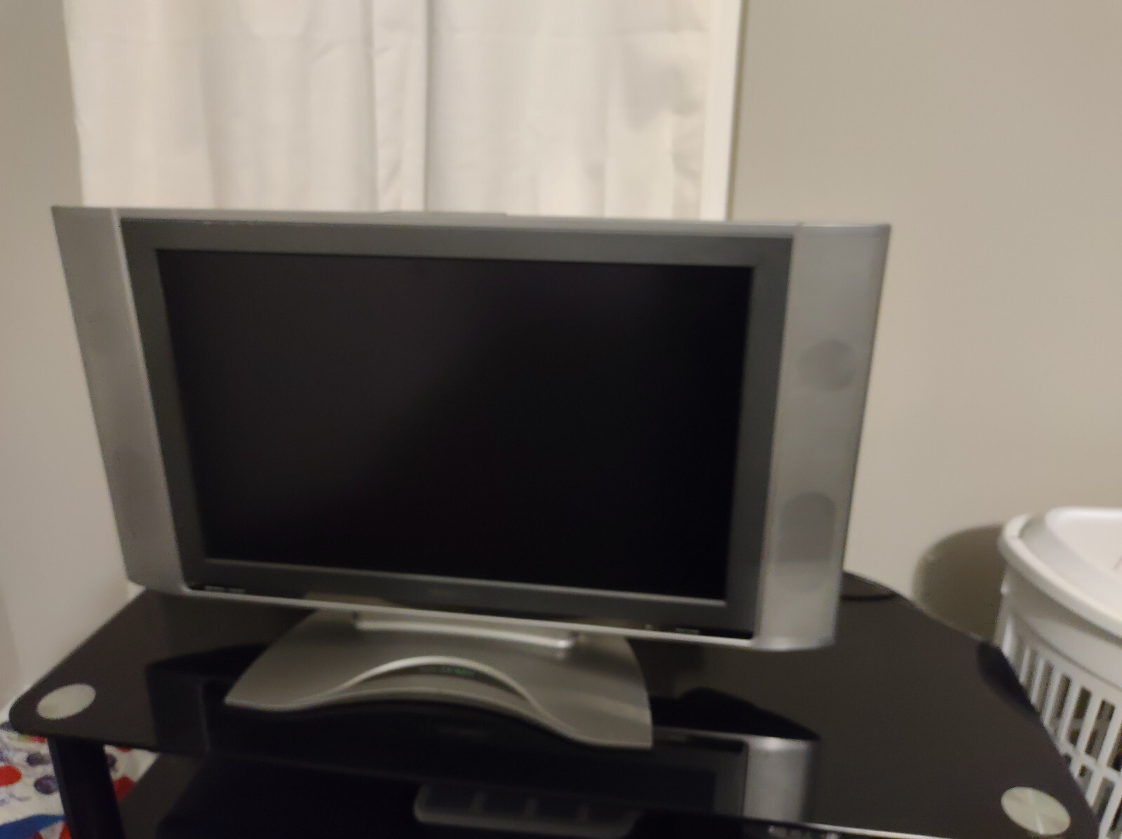 Hyundai Video Monitor Model HLT-2670