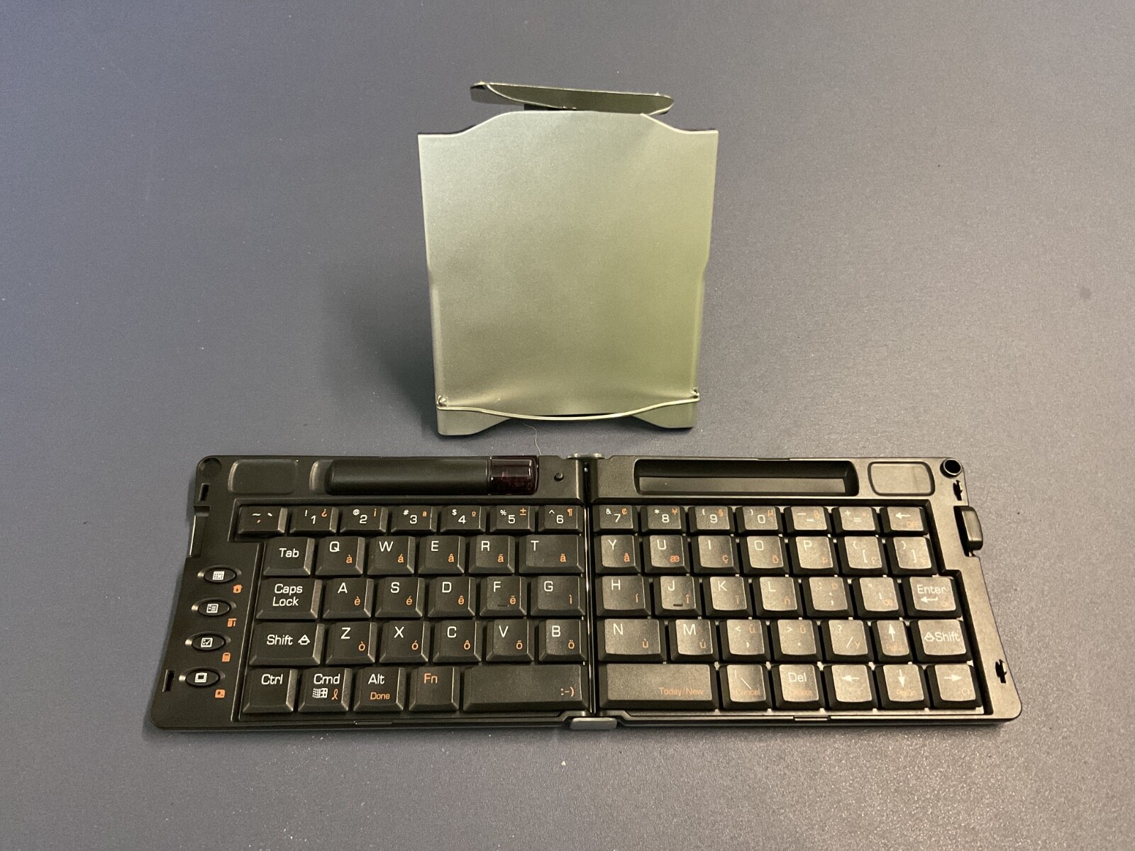 Belkin Wireless PDA Keyboard Pro Series F8U1500 (Universal Compatible) New
