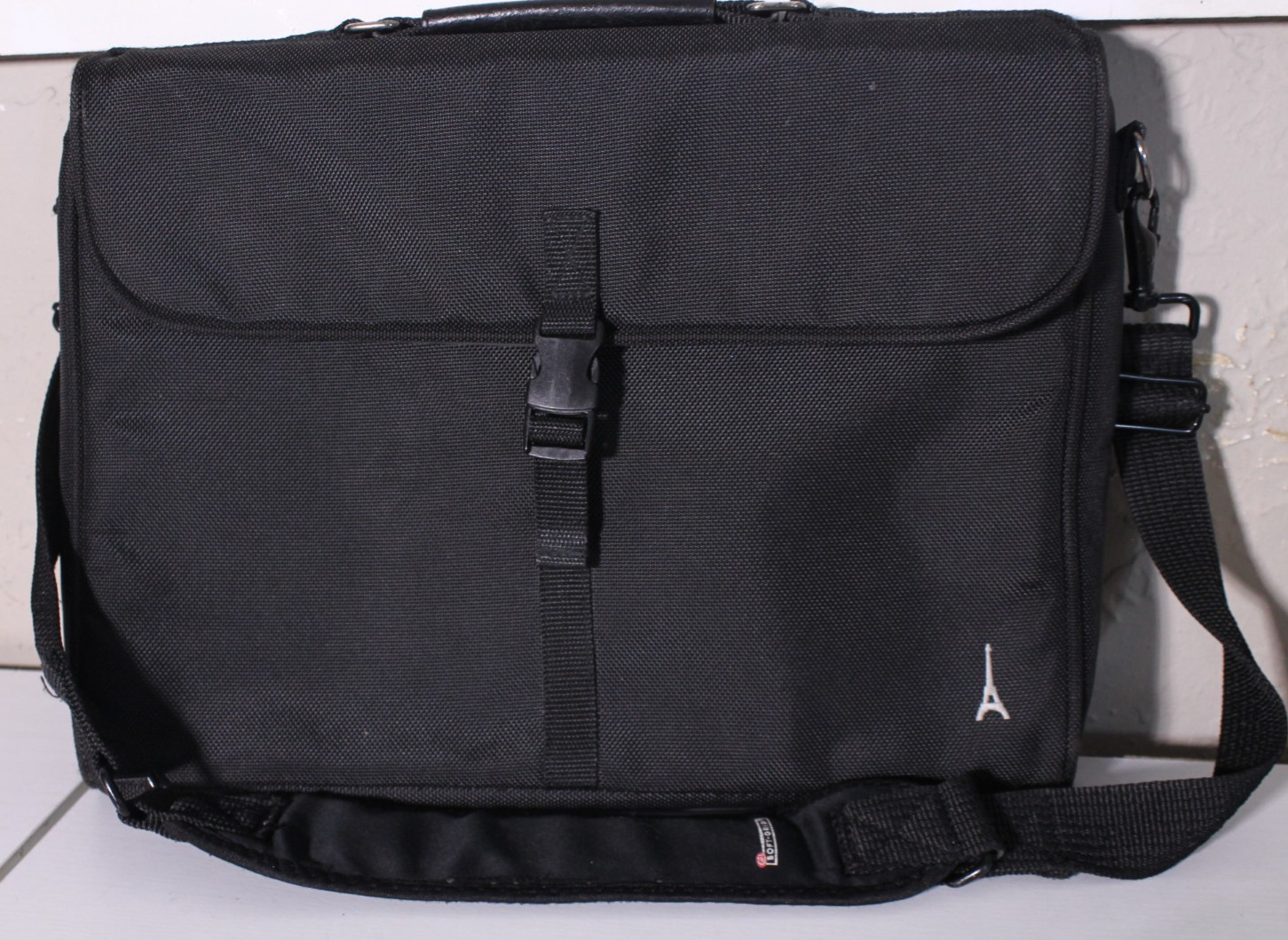 TravelPro Messenger Bag Wrinkle Free Suitholder Buckle Top Handle Travel 15x11x3