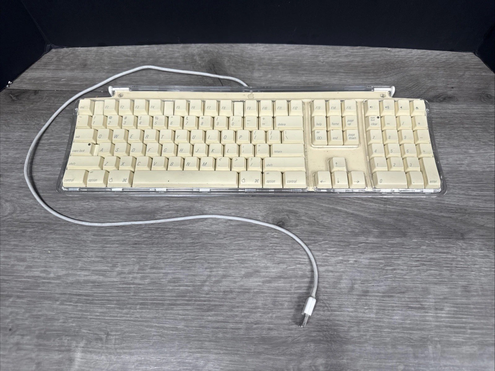 VTG Genuine Apple Pro Keyboard (M7803) w/ 2 Port USB Hub (White) 2002 - TESTED