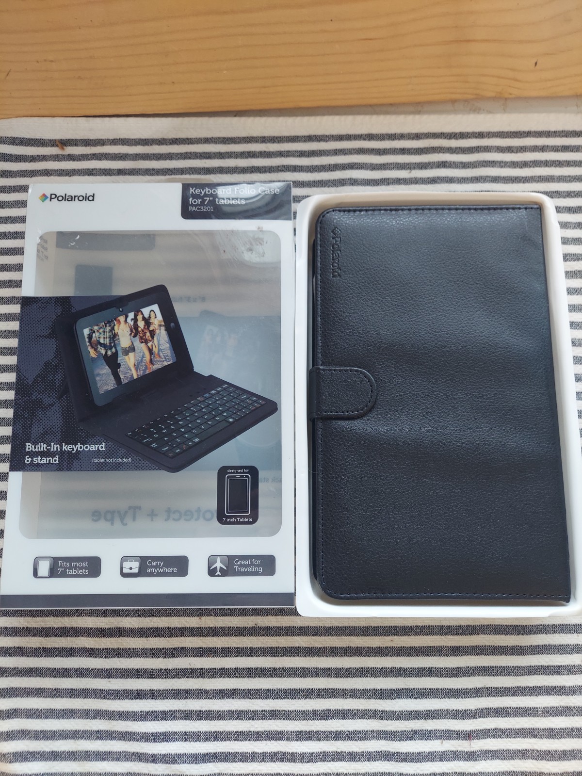 Polaroid 7" Universal Keyboard Folio Stand w/Micro USB connectivity Black NIB