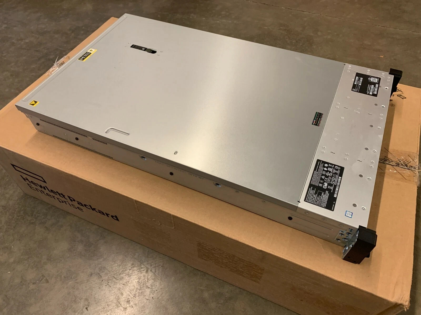 HP 841730-B21 ProLiant DL560 G10 8SFF Server CTO Chassis - W/ MEZZANINE - NOB