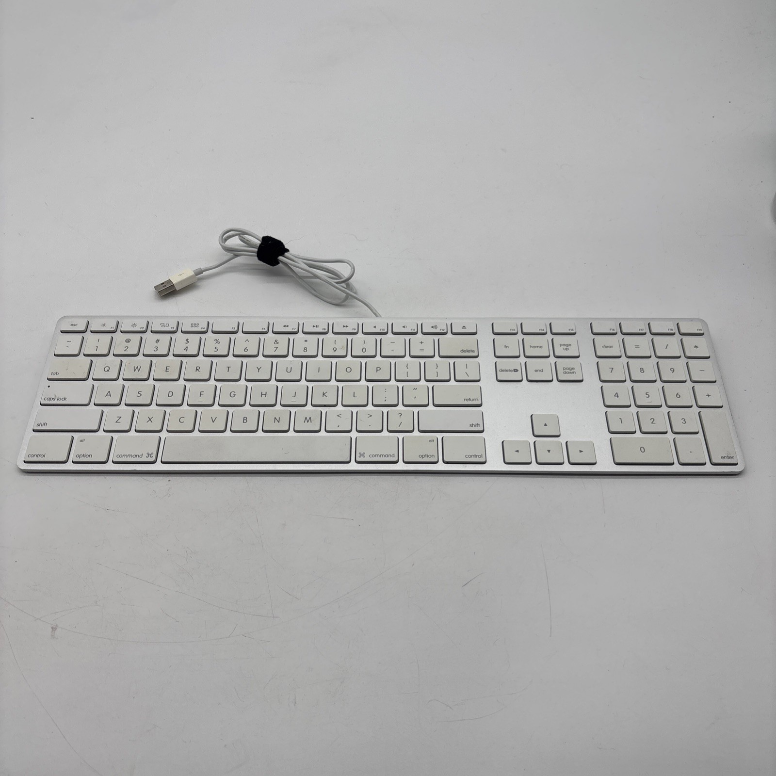 Apple Wired Keyboard with Numeric Keypad, A1243, MB110LL/A