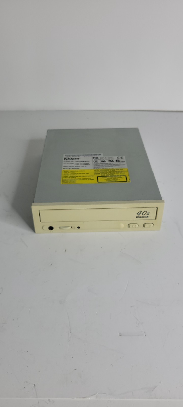 Aopen DVD / CD Rewritable Drive RW Model CD-940E/AKU