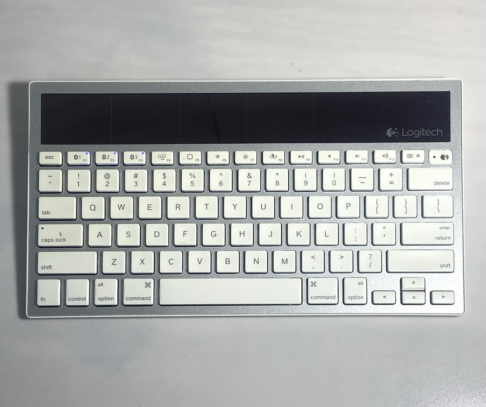 Logitech K760 Wireless Bluetooth Solar Powered Keyboard Model: Y-R0029 FREE S/H