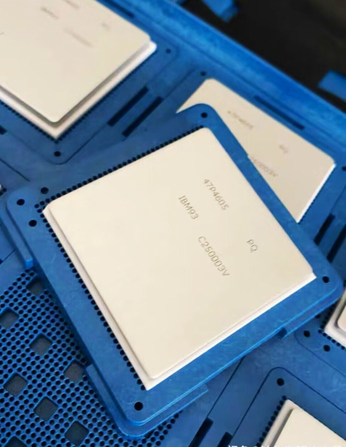 New IBM White Ceramic CPU (IBM93 47P4605PQ) shipped with dock