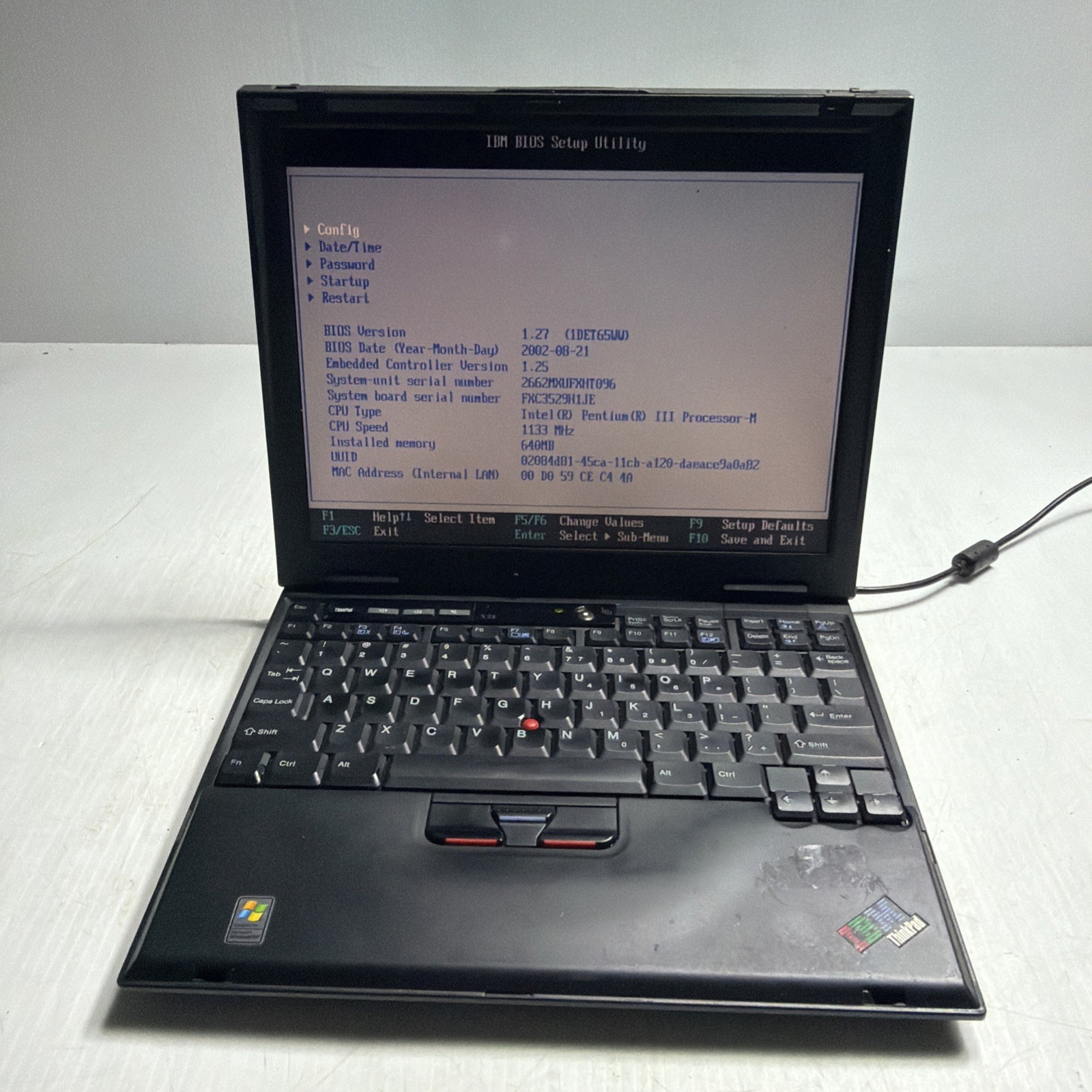 IBM Thinkpad X24 12" Long Intel Pentium III 640MB No Drives Boots Bios No Batt