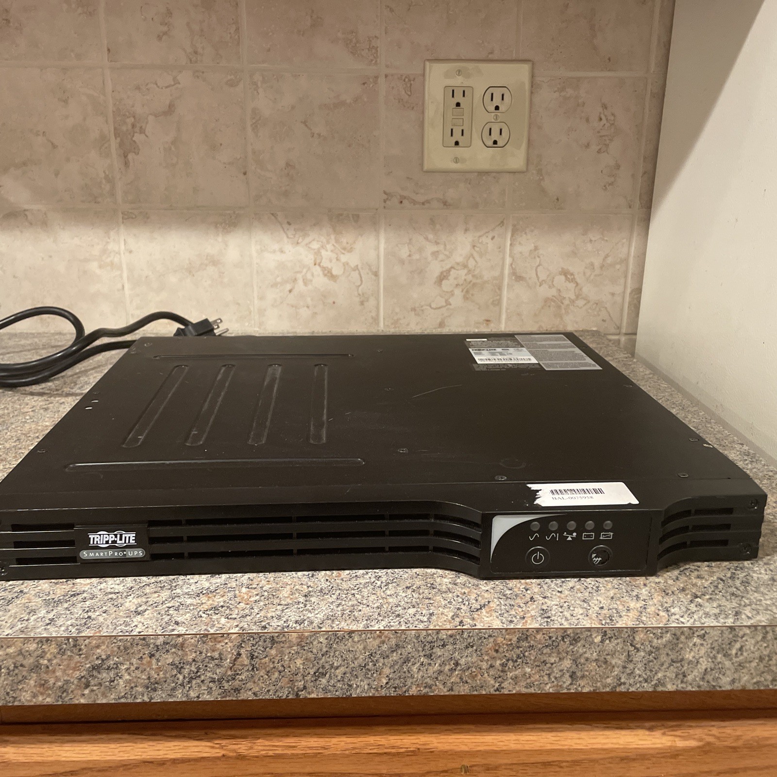 TRIPP-LITE Smart750RM1U. 30 Day Warranty