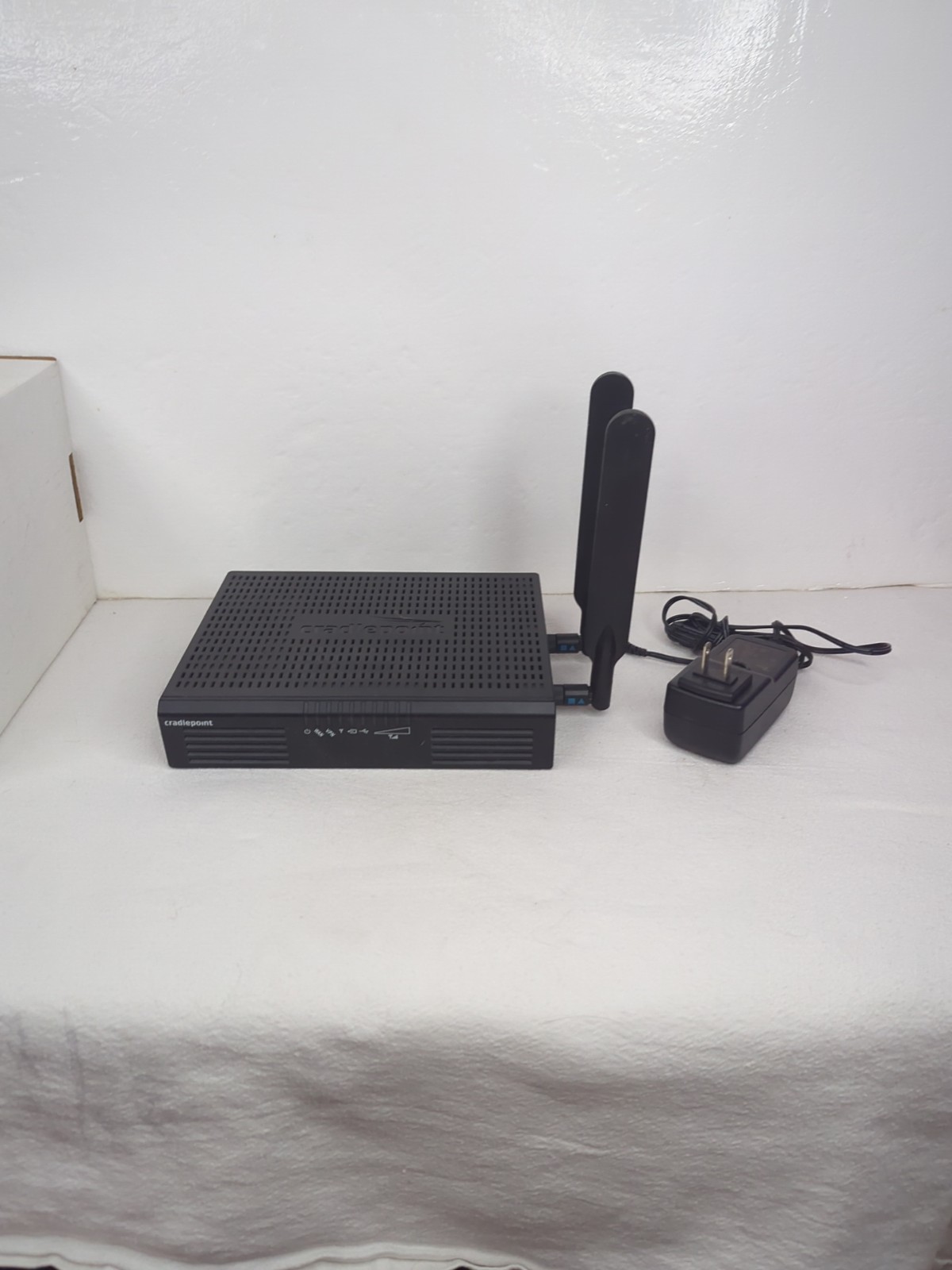 Cradlepoint AER1650LP4 4G LTE Router – 5-Port Ethernet – Open Box