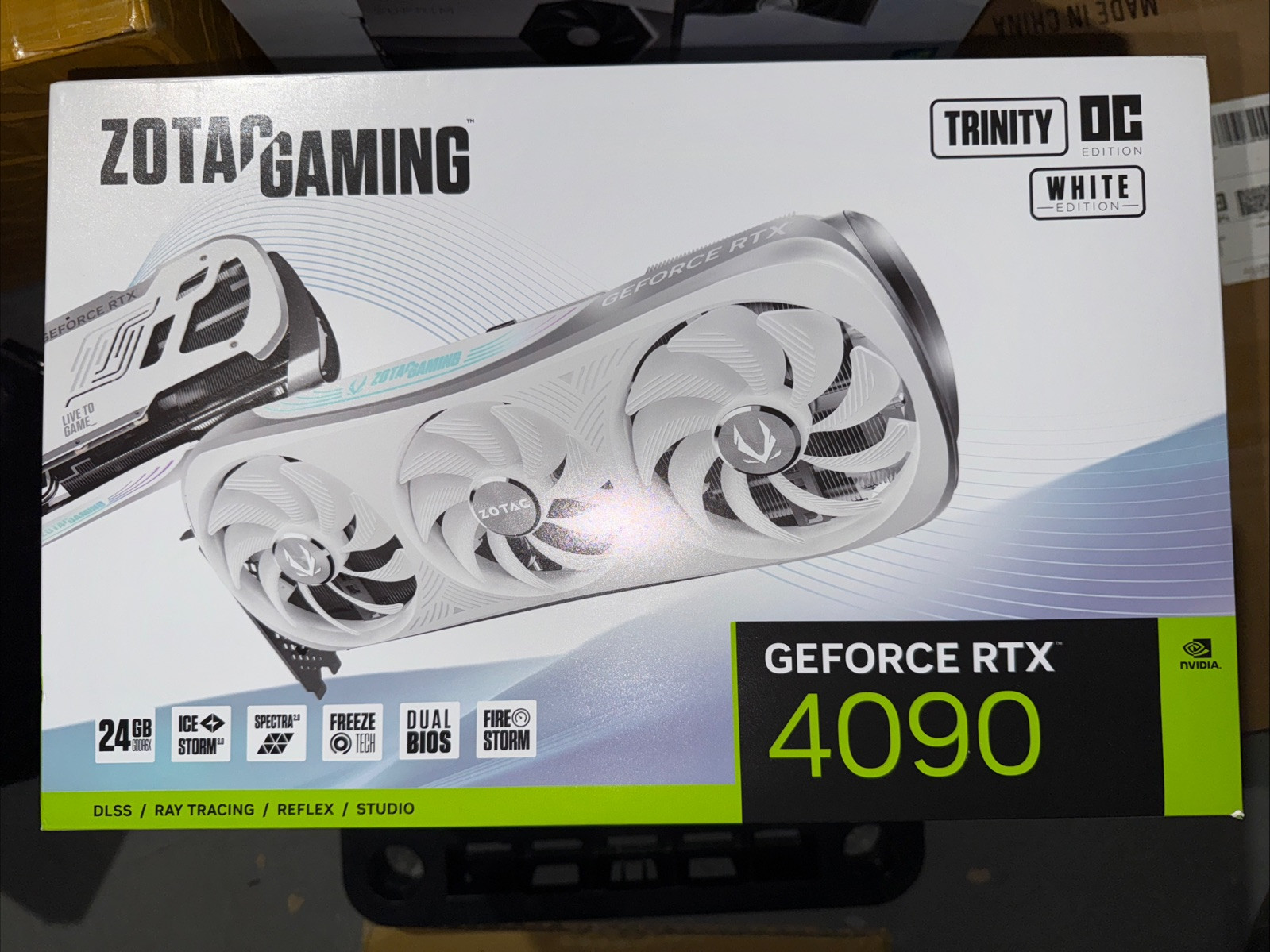 (FOR PARTS) Zotac RTX 4090 Trinity OC White (No Core & VRAM) With Box *AS IS*