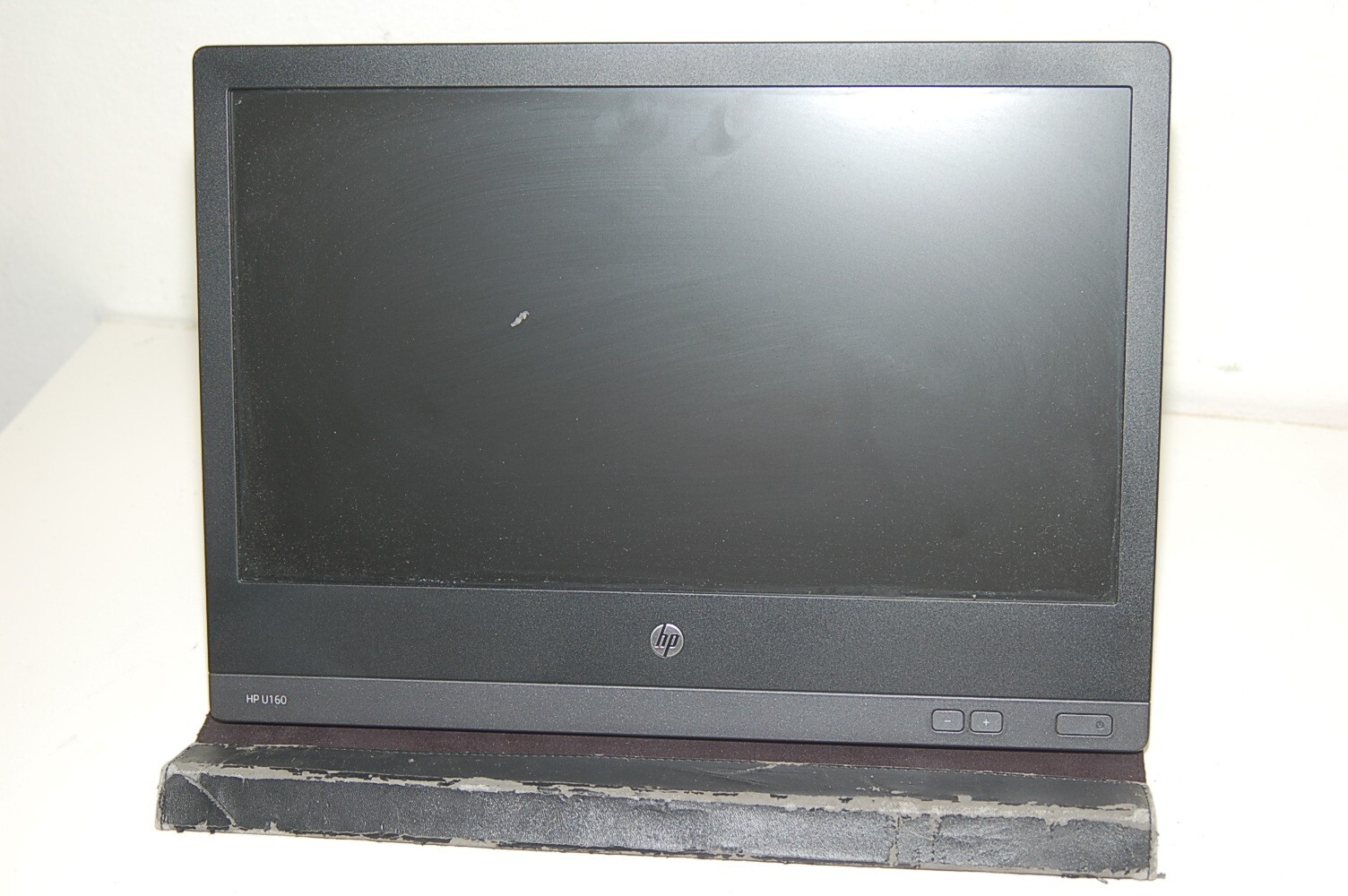 HP U160 15.6-Inch USB Powered Mobile LED-Lit Monitor
