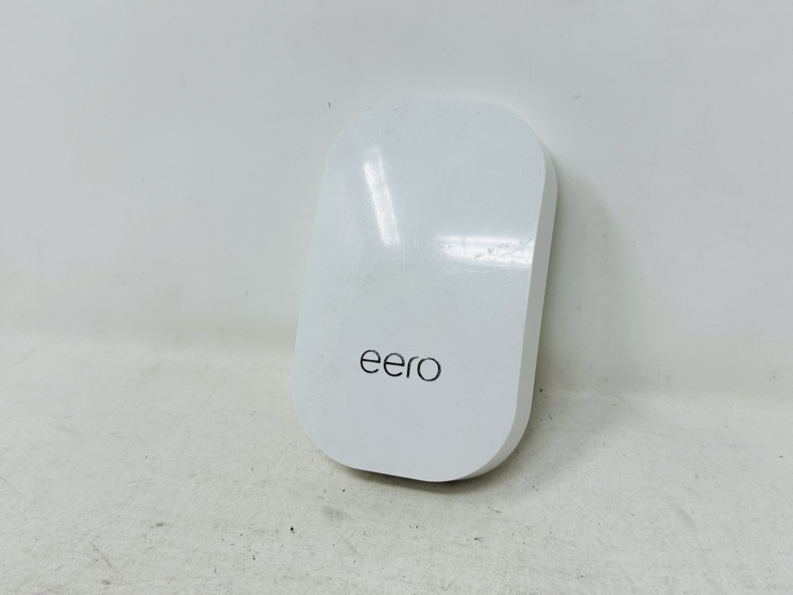 EERO Beacon 350 Mbps Mesh WiFi Range Extender Model D010001