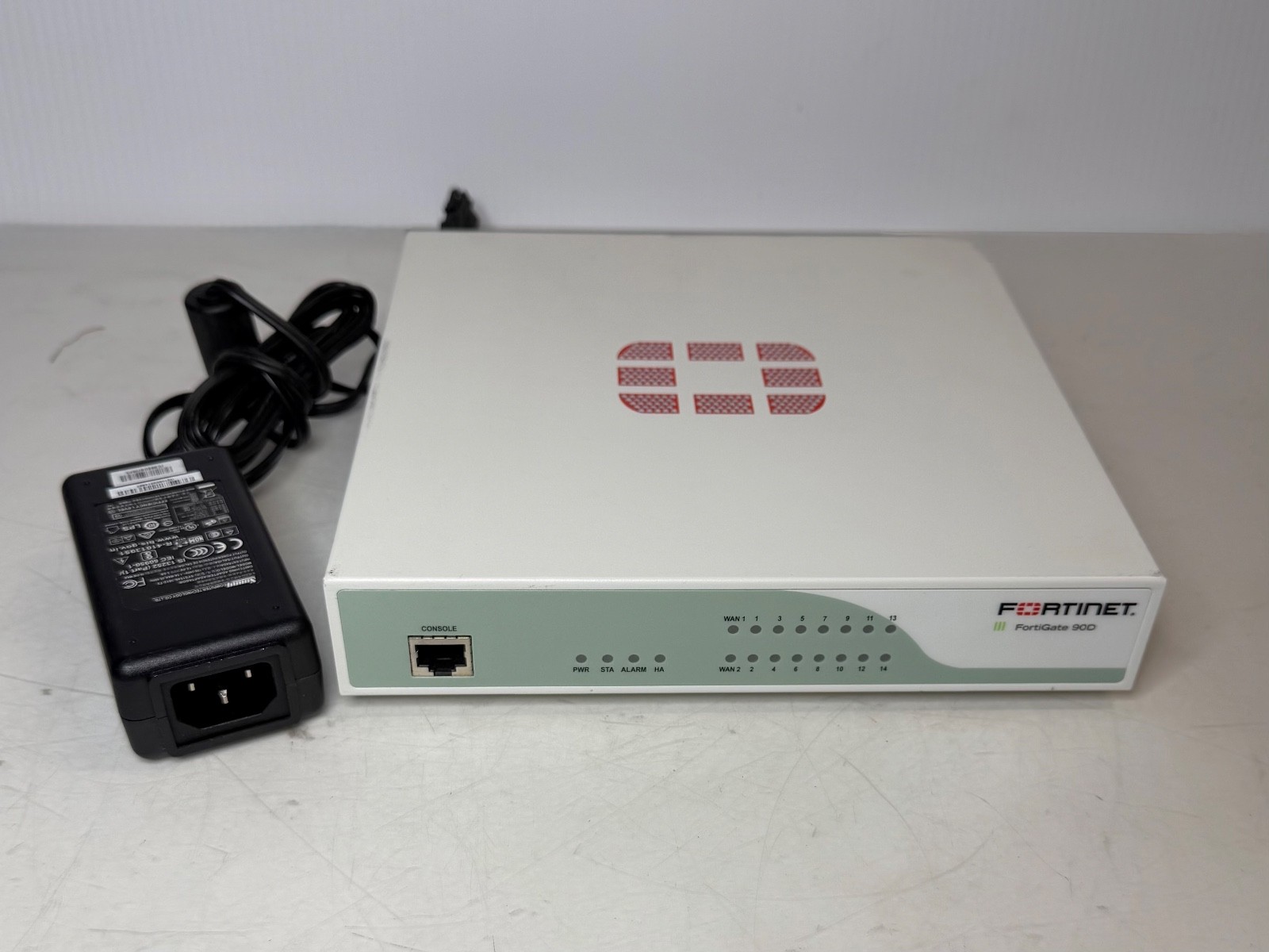 FORTINEIT FG 90D P12827-07-06 Fortinet Network Security Appliance VPN Firewall 