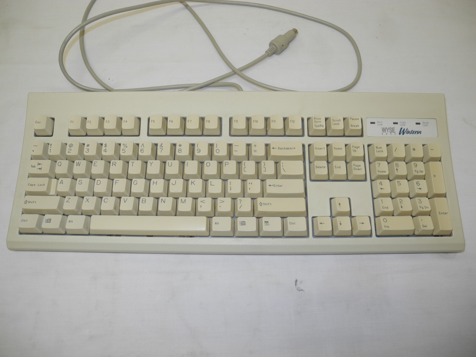 WYSE 901861-01 WINTERM PS-2 TERMINAL KEYBOARD E06100USWY-C