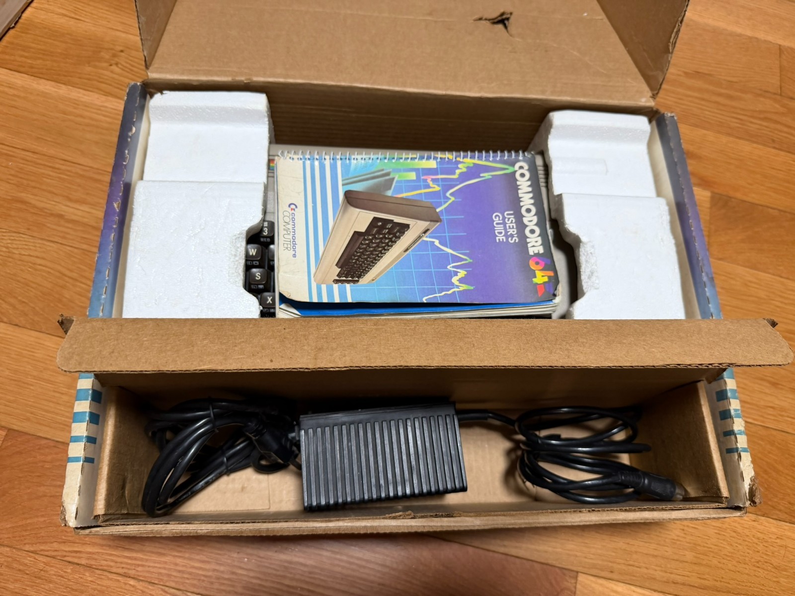 ** Commodore 64 Computer System w/ Box, Power Supply, Manual - TESTED