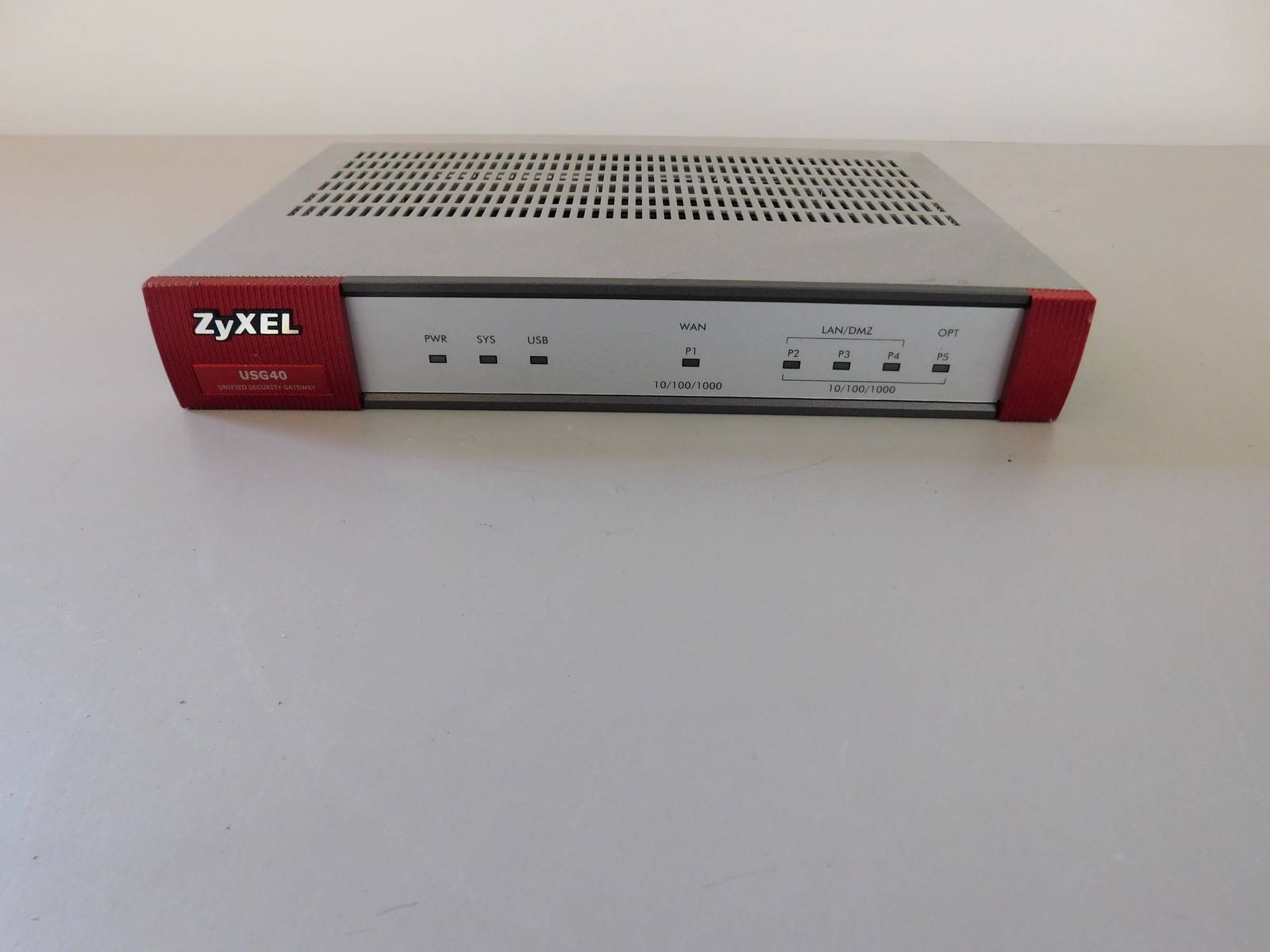 ZyXel Model USG40 Unified Security Gateway (RVB88)