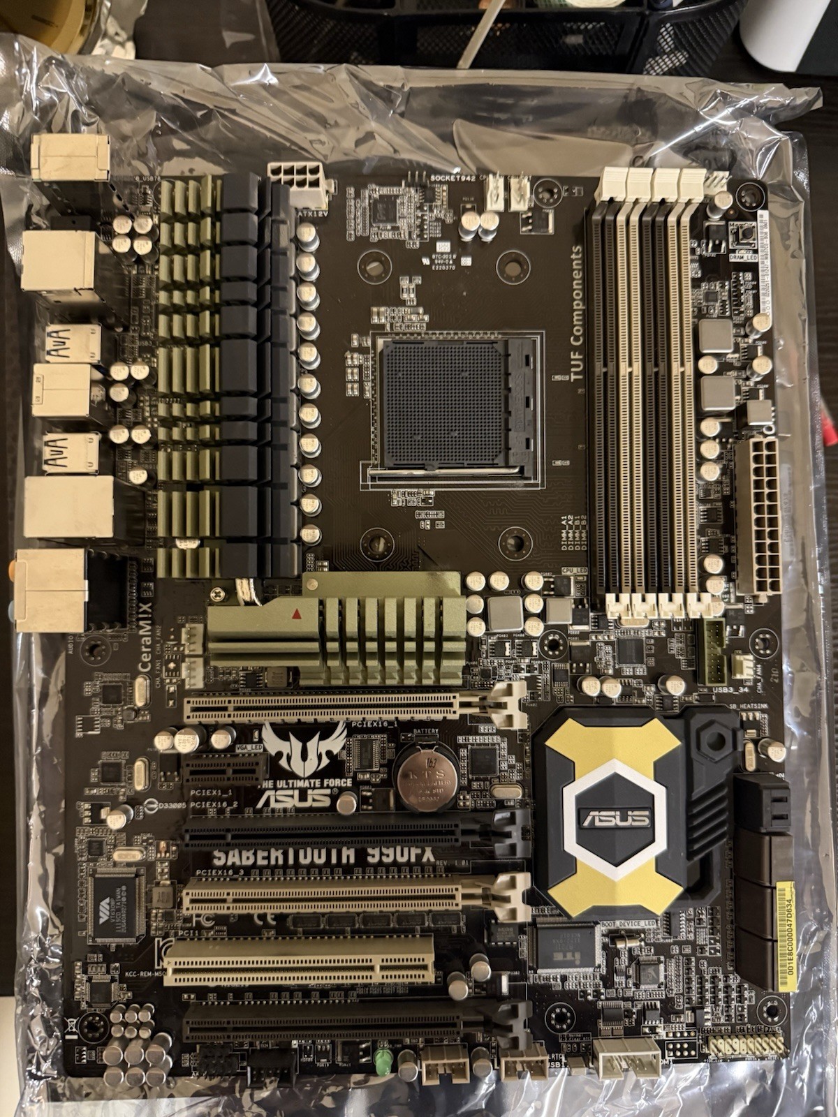 ASUS Sabertooth 990FX  ATX AMD AM3+ DDR3 Gaming Motherboard