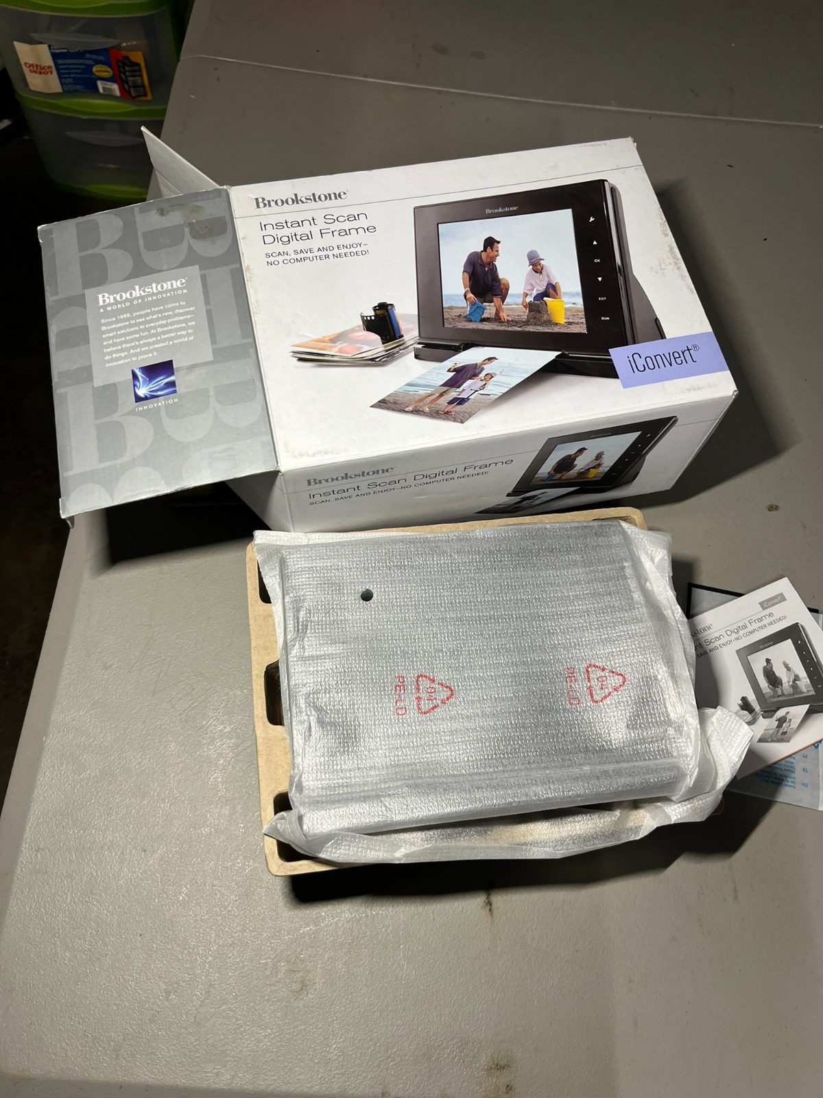 Brookstone iConvert Instant Scan Digital Frame Scanner Box Accessories